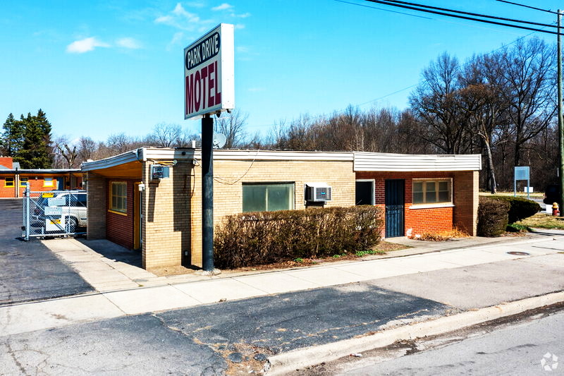 Park Drive Motel - Loopnet Photo (newer photo)